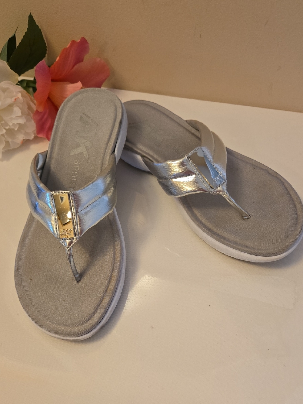 AK Anne Klein Sport Silver Sandals AKARTSY Flip Flops 7.5